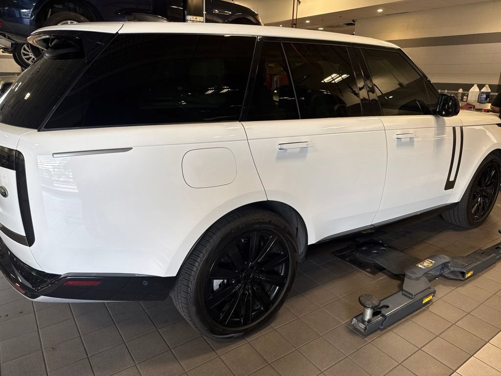 Used 2023 Land Rover Range Rover SE AWD/4WD image 5