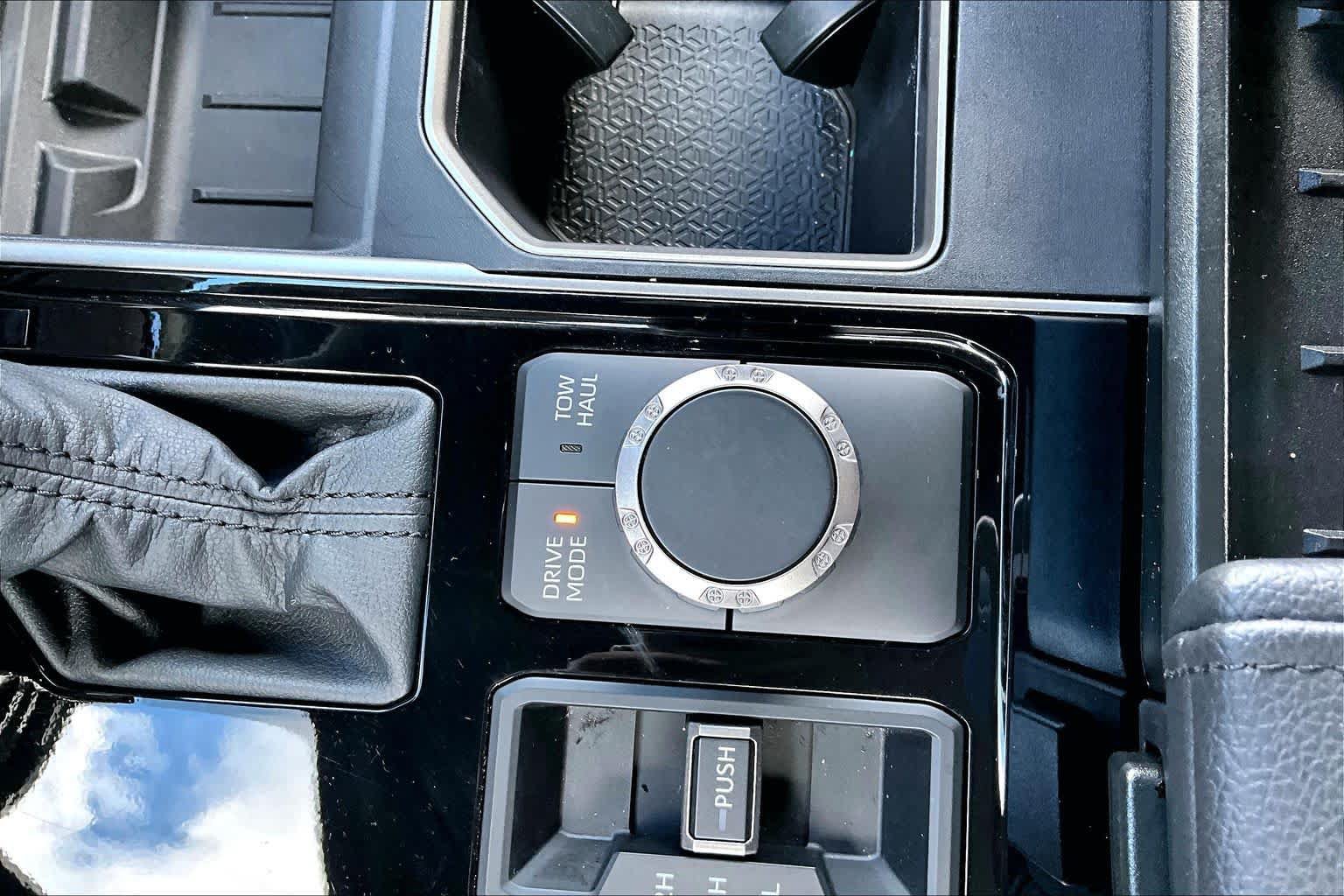 Used 2025 Toyota Tundra Limited AWD/4WD image 35