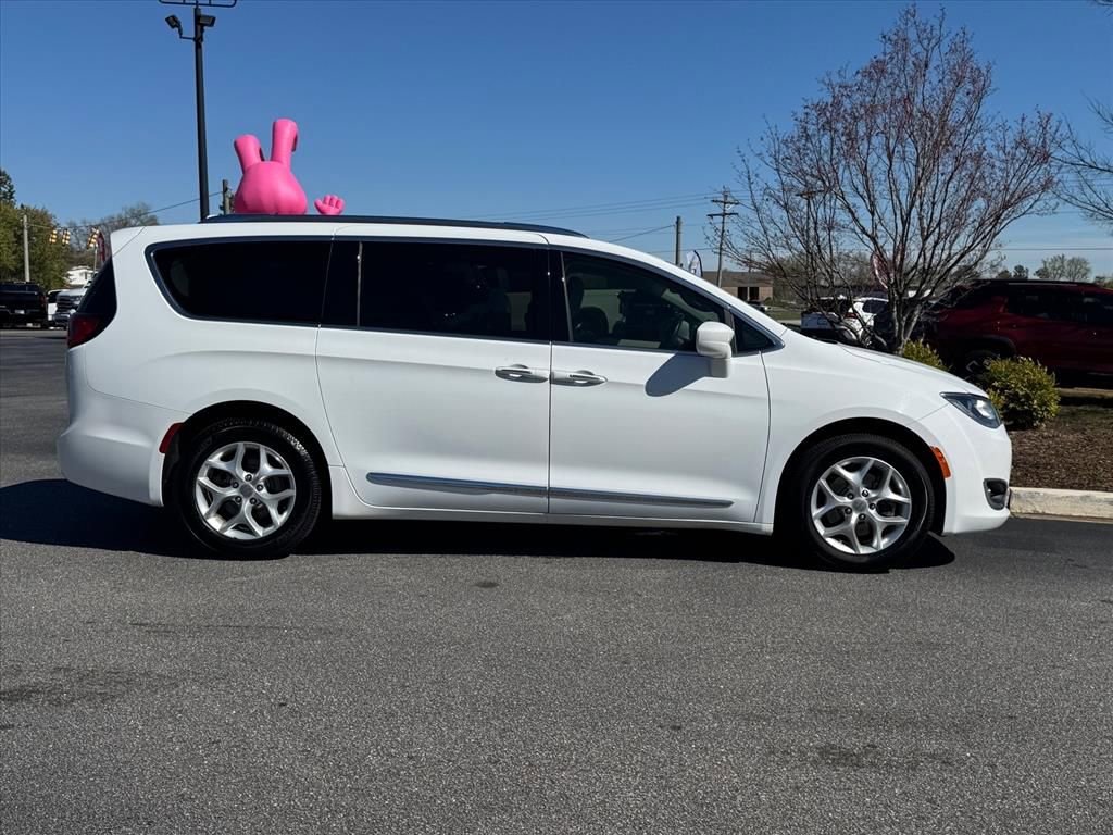 Used 2017 Chrysler Pacifica Touring-L Plus w/ Tire & Wheel Group image 2