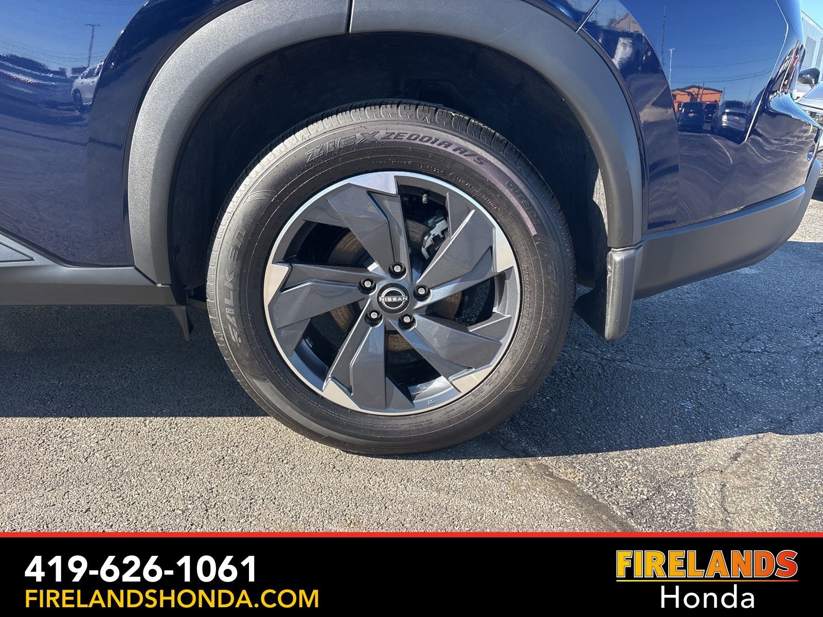 Used 2025 Nissan Rogue SV image 14