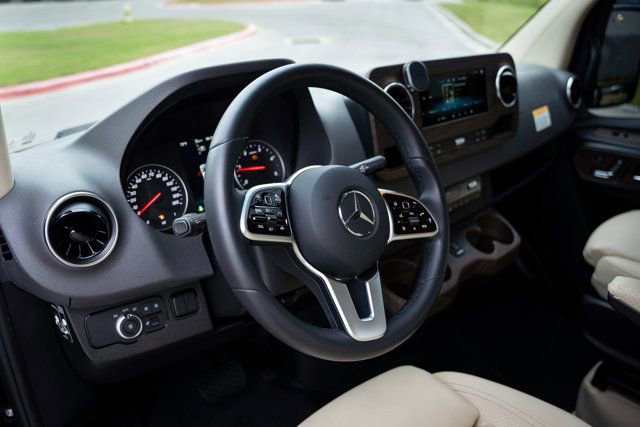 Used 2023 Mercedes-Benz Sprinter 3500 image 6