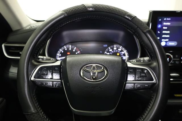 Used 2023 Toyota Highlander XLE image 17