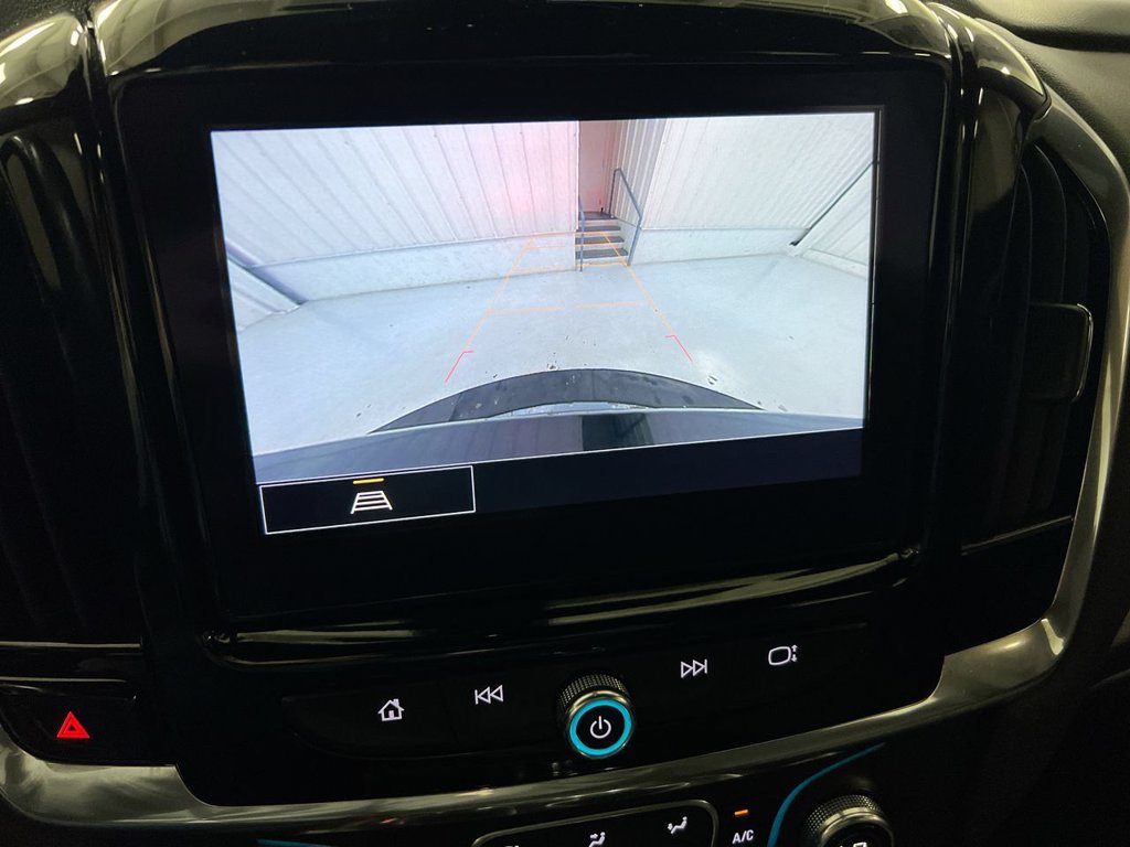 Used 2022 Chevrolet Traverse LT FWD image 15