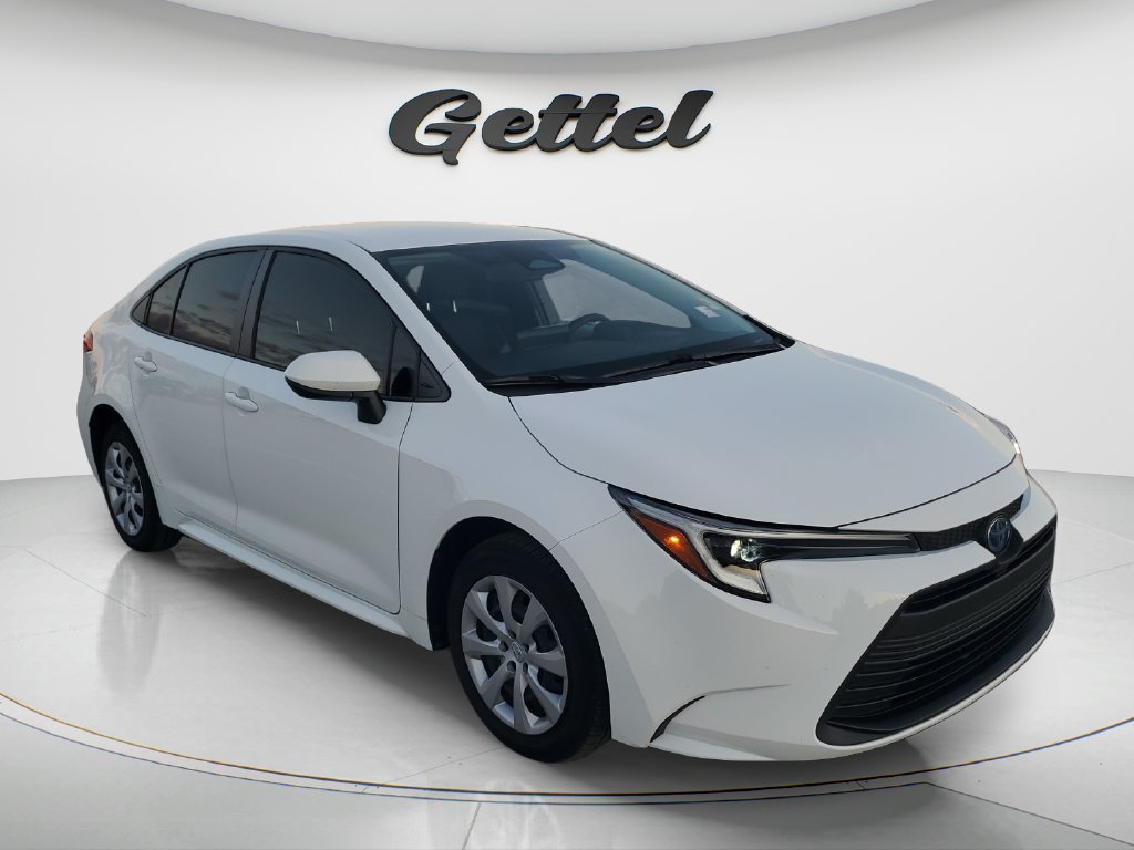 Certified 2025 Toyota Corolla LE FWD image 3