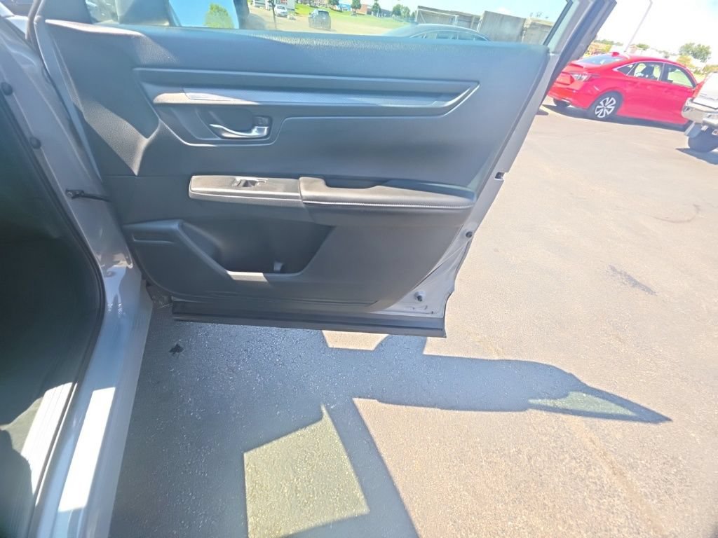Used 2025 Honda CR-V LX image 30