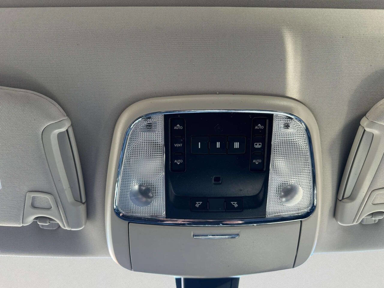 Used 2019 Chrysler 300 Limited image 34