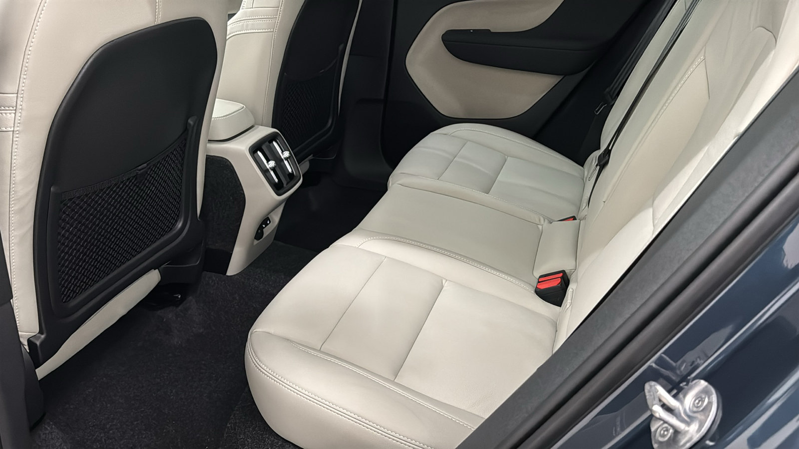 New 2026 Volvo XC40 B5 Ultra w/ Climate Package AWD/4WD image 27