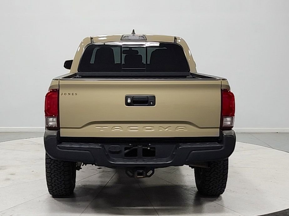 Used 2017 Toyota Tacoma TRD Off-Road AWD/4WD image 6