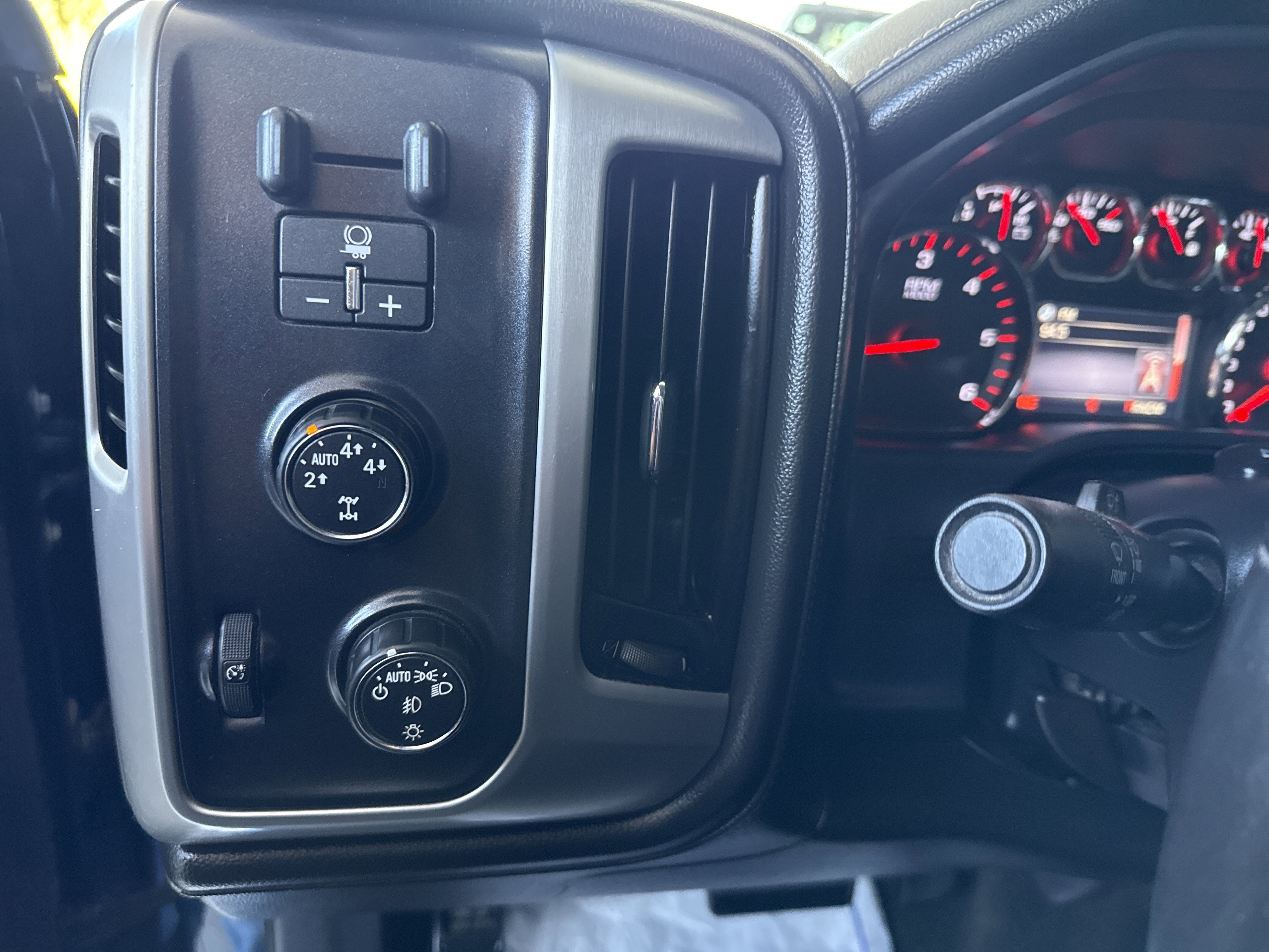 Used 2015 GMC Sierra 1500 SLE w/ SLE Value Package image 19