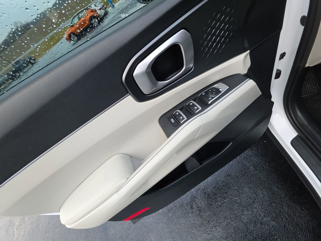Used 2024 Kia Sorento S image 13
