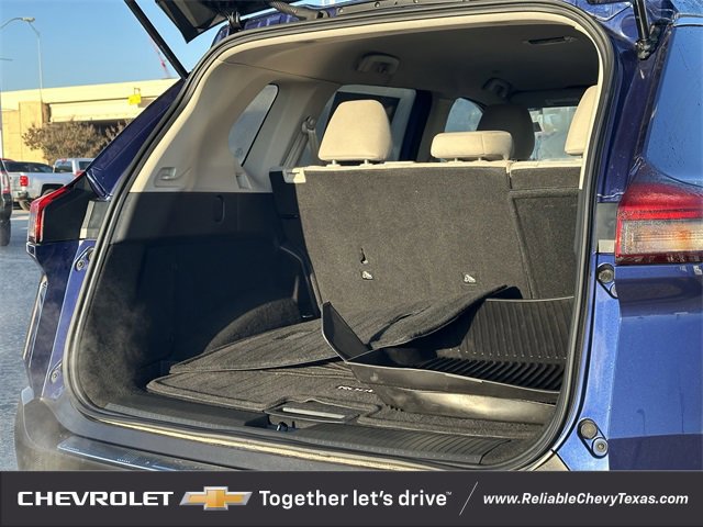 Used 2023 Nissan Rogue SV image 30