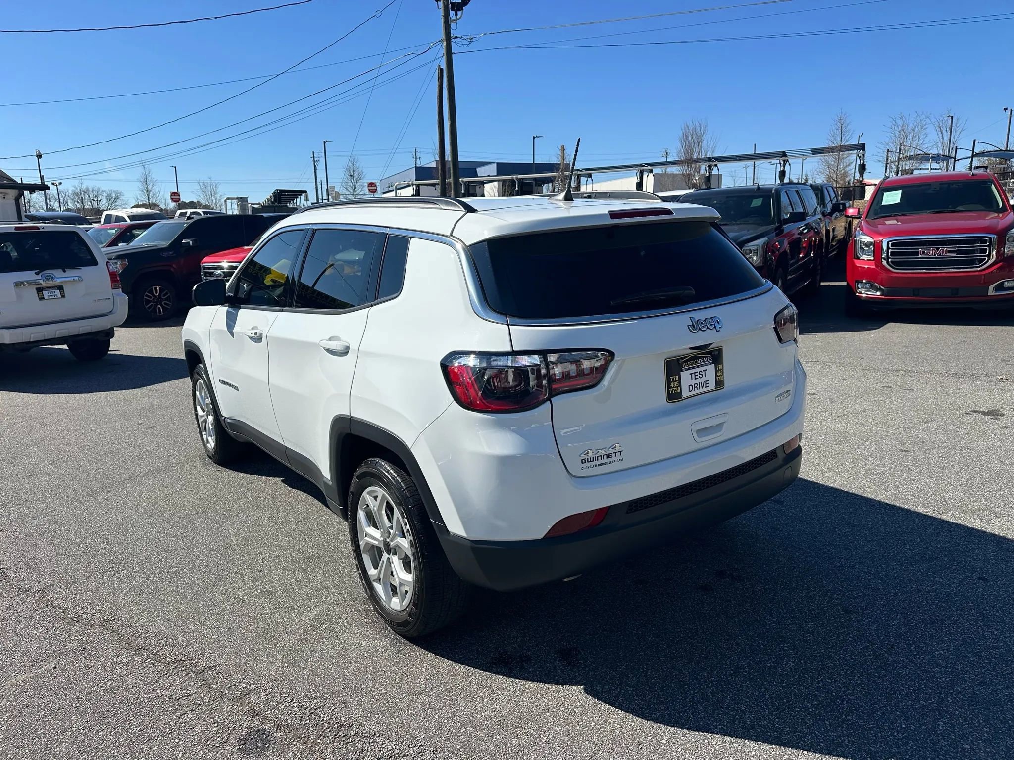 Used 2025 Jeep Compass Latitude AWD/4WD image 6