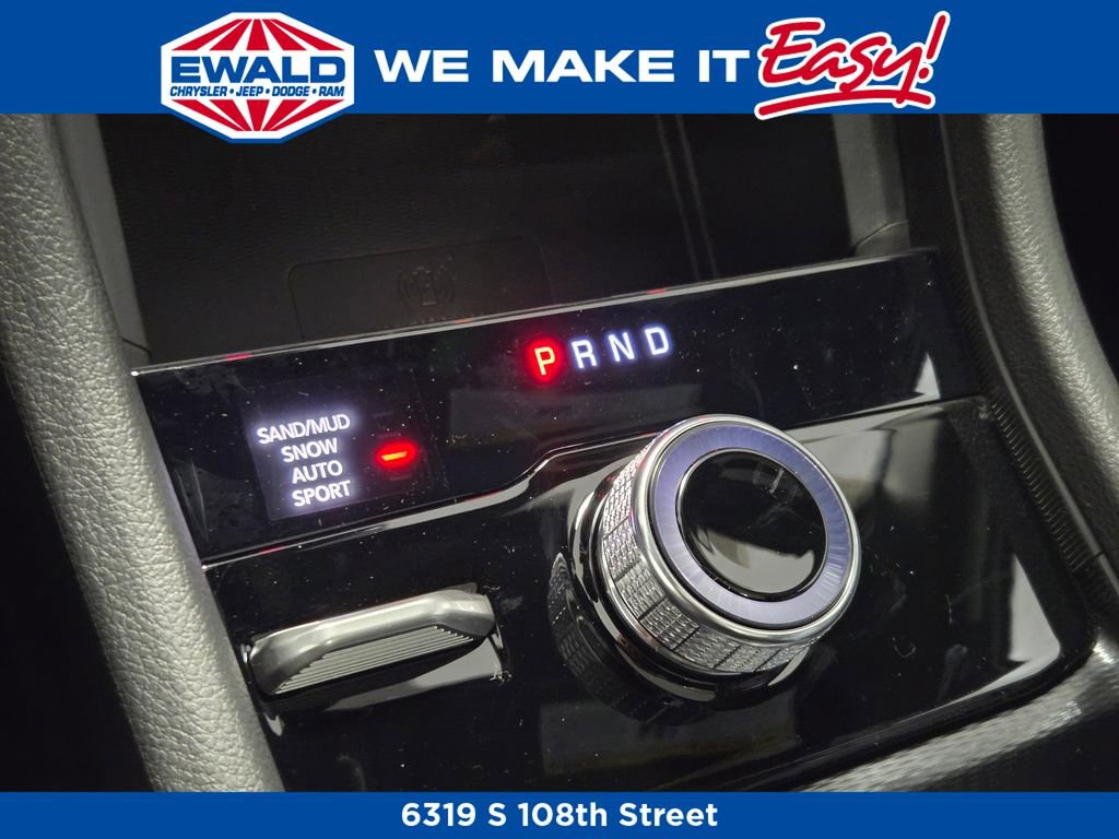 New 2025 Jeep Grand Cherokee Limited w/ Luxury Tech Group II image 11