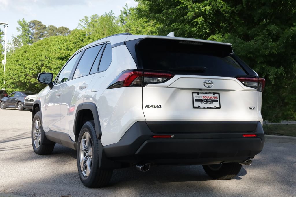 Used 2025 Toyota RAV4 XLE w/ Convenience Package image 4