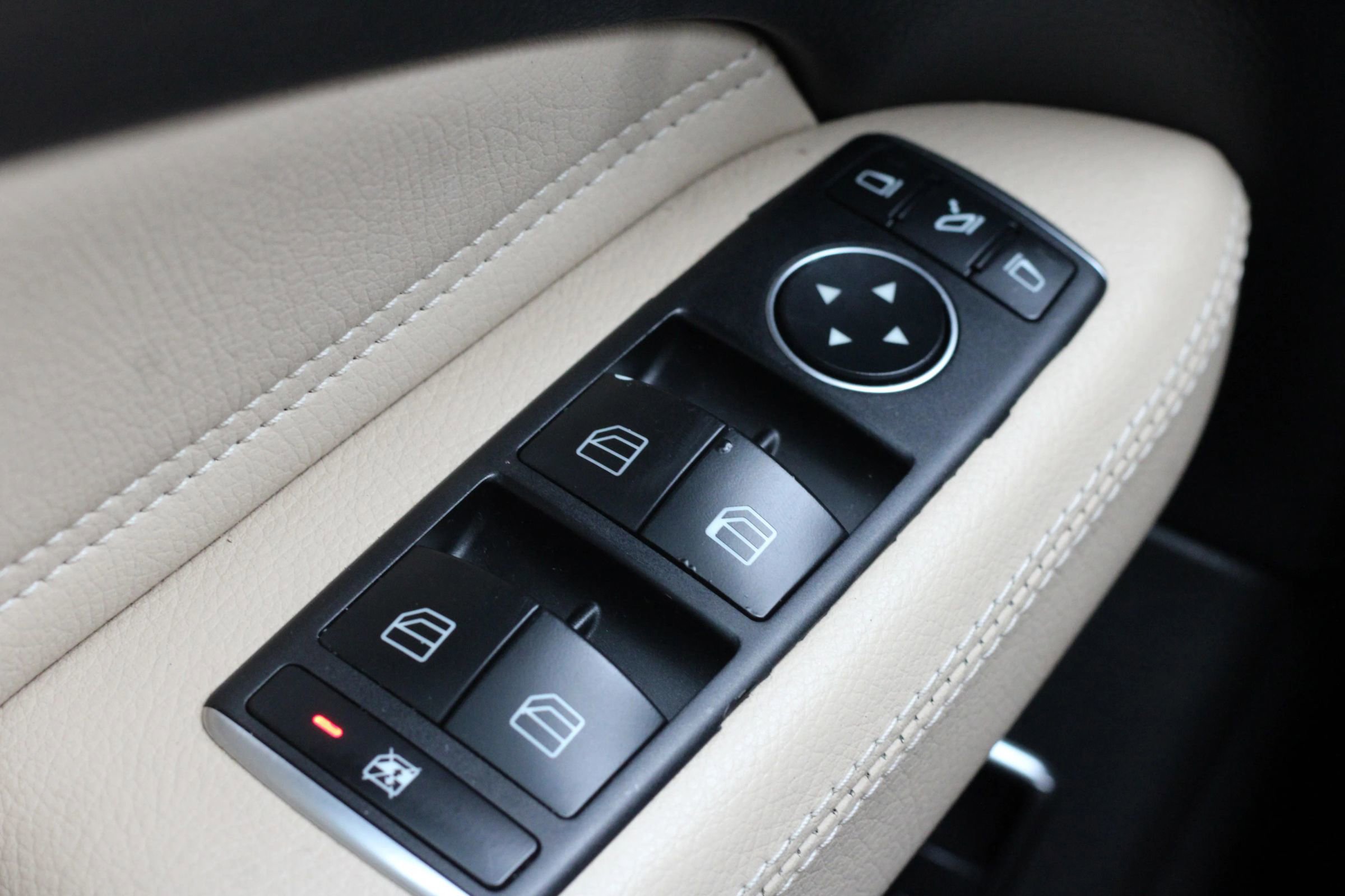 Used 2018 Mercedes-Benz GLS 450 4MATIC w/ Premium Package image 23