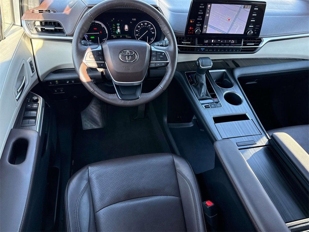 Certified 2023 Toyota Sienna Platinum image 9