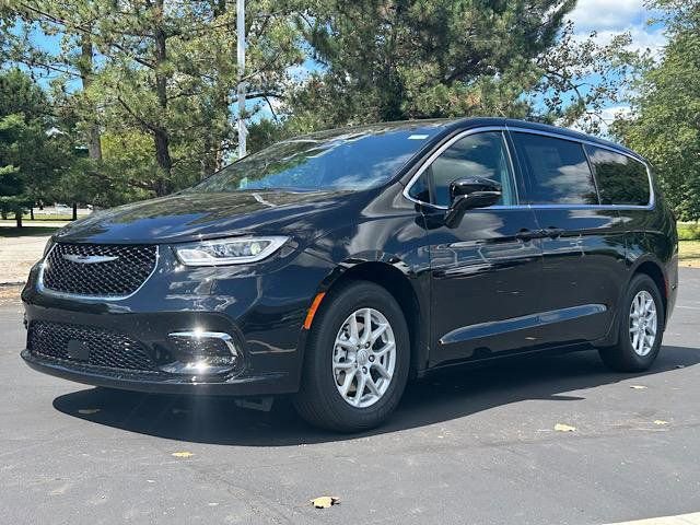 New 2026 Chrysler Pacifica Select image 6