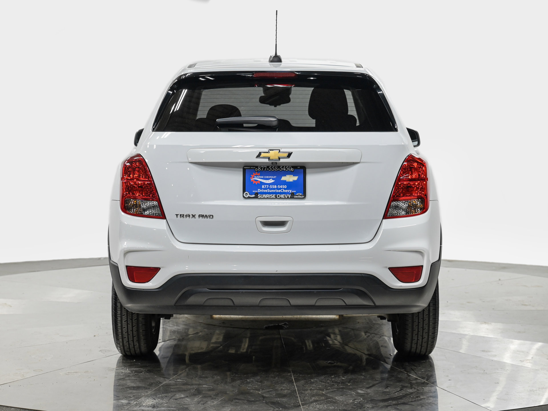 Used 2022 Chevrolet Trax LS w/ Tint and Cruise Package AWD/4WD image 5