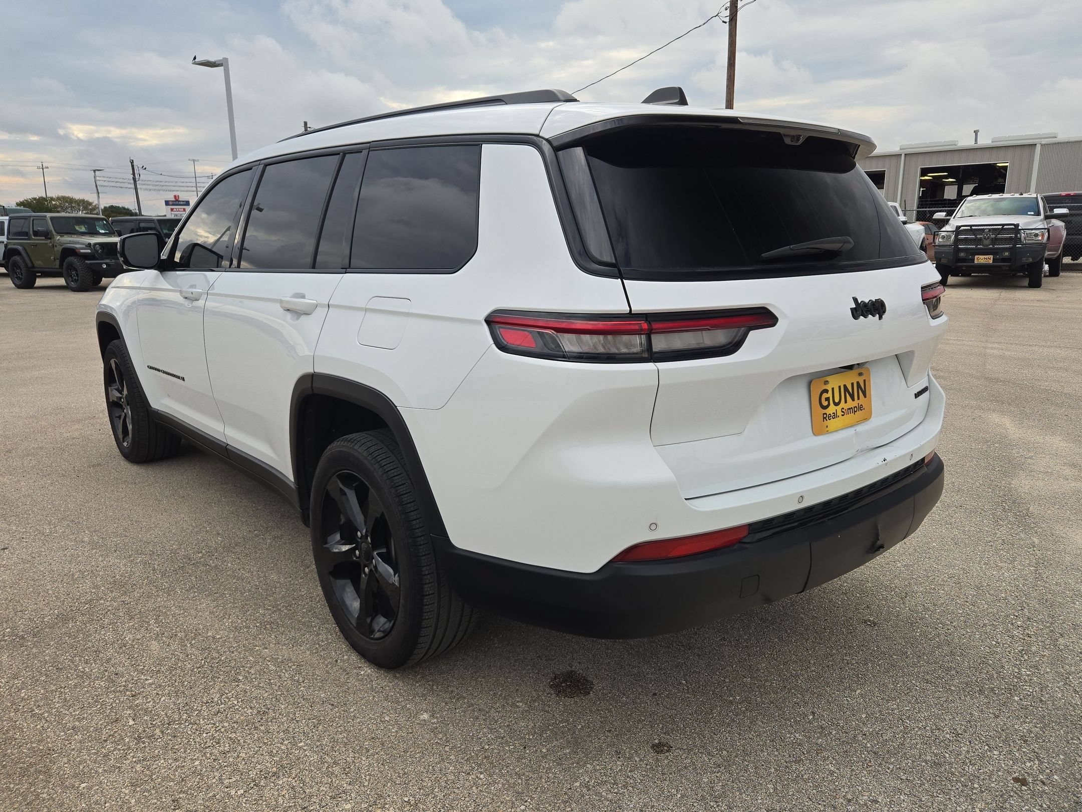 Used 2025 Jeep Grand Cherokee L Limited w/ Luxury Tech Group II RWD image 5