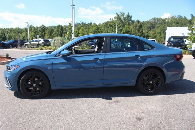 New 2025 Volkswagen Jetta SE image 4
