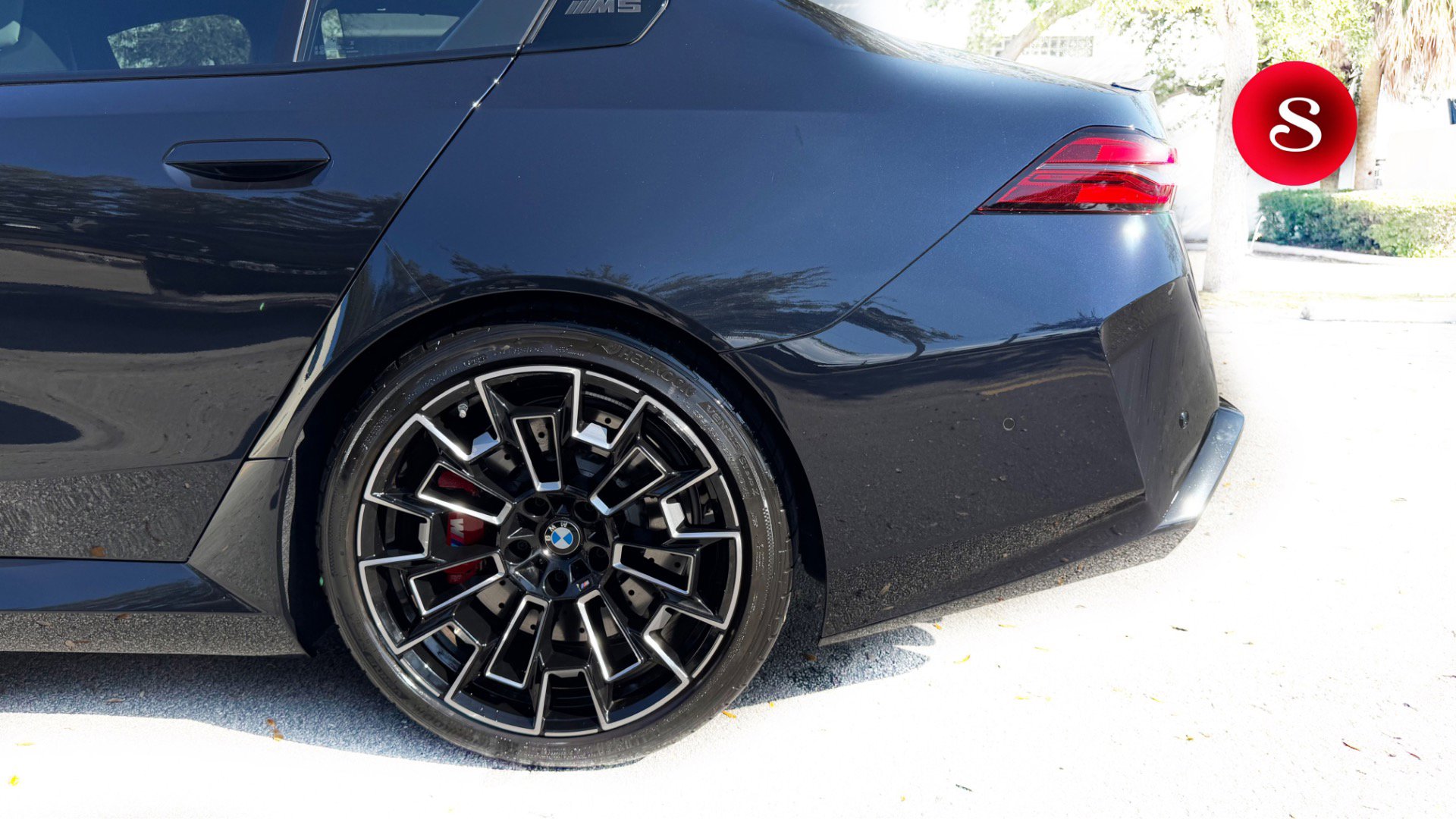 Used 2026 BMW M5 w/ Carbon Package image 24