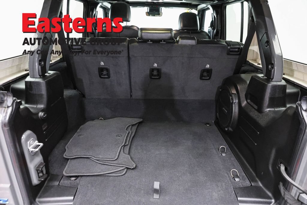 Used 2022 Jeep Wrangler Unlimited Sahara w/ Cold Weather Group AWD/4WD image 9