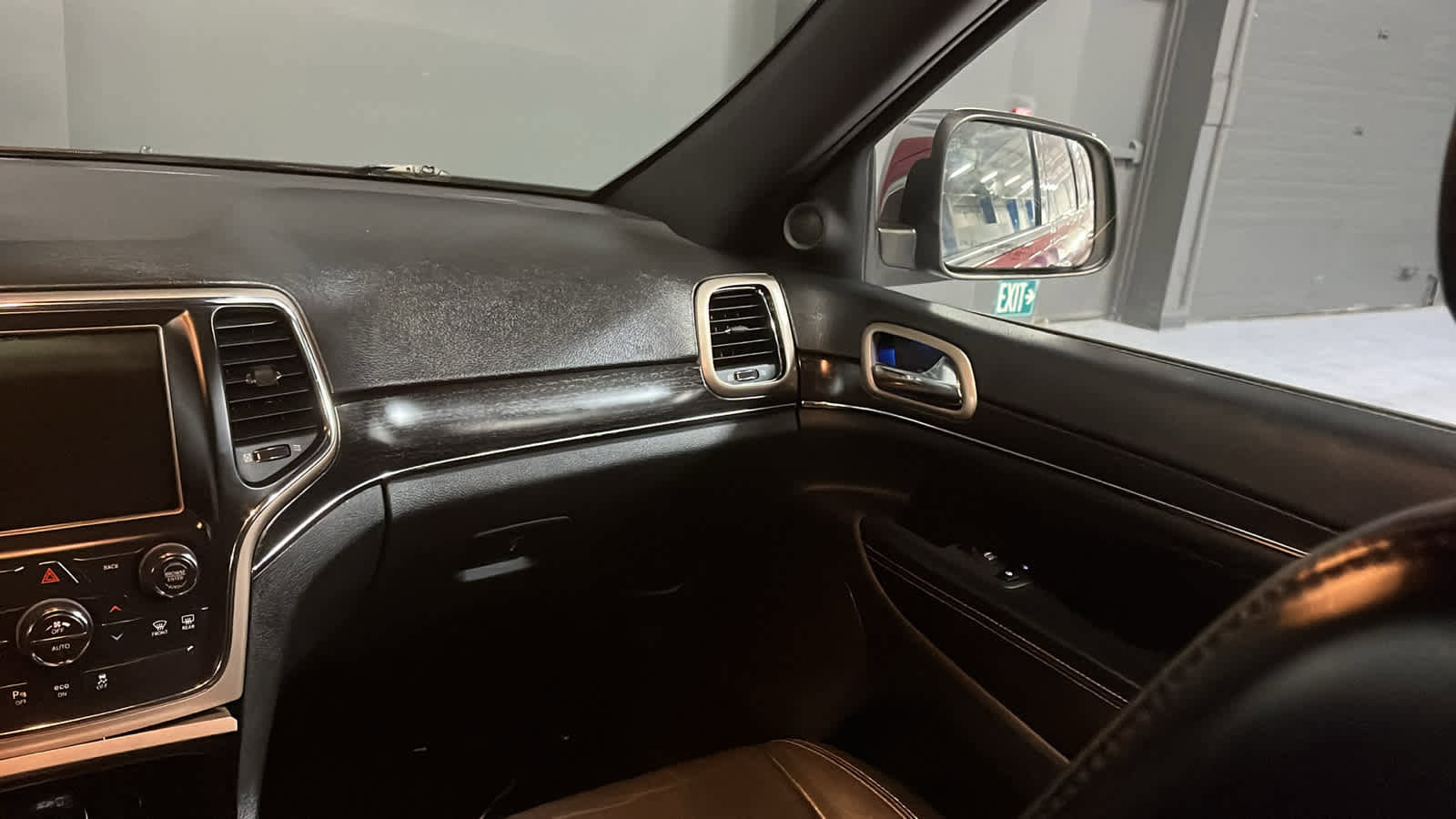 Used 2014 Jeep Grand Cherokee Limited AWD/4WD image 25