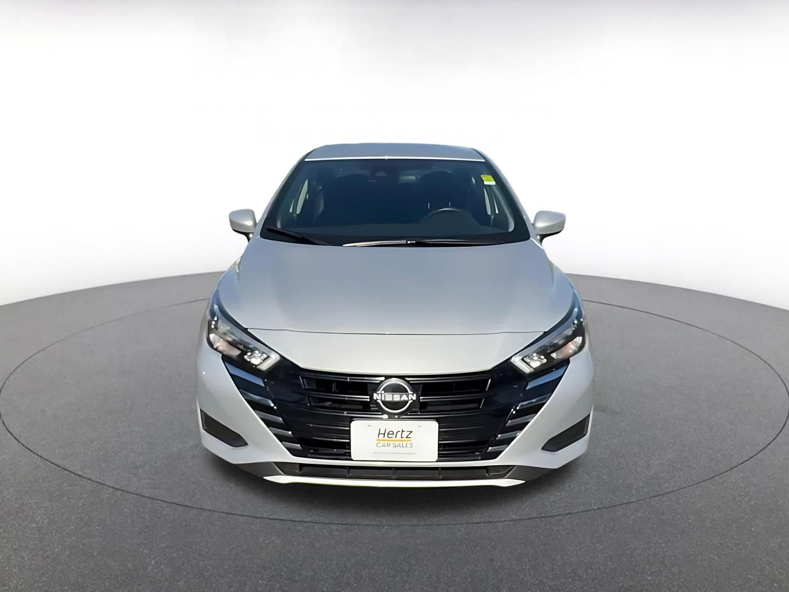 Used 2025 Nissan Versa SV image 4