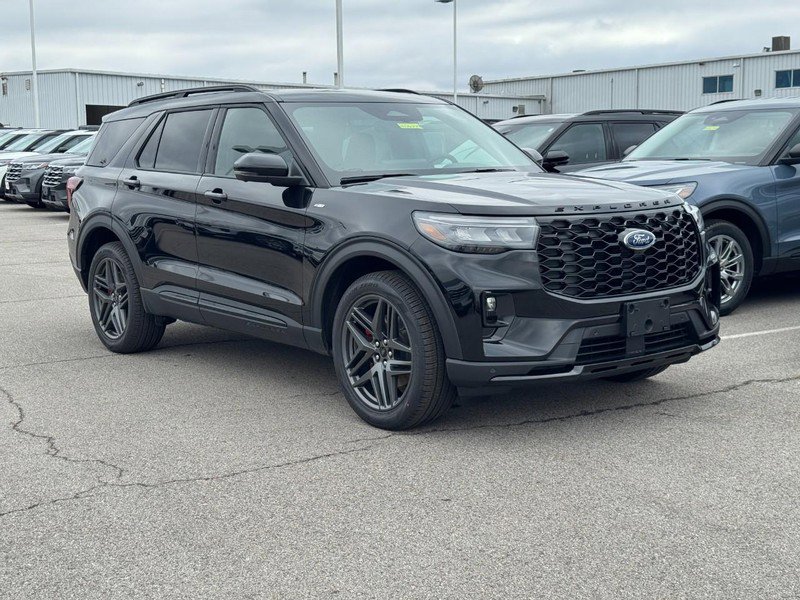 New 2026 Ford Explorer ST-Line w/ ST-Line Street Pack video 2