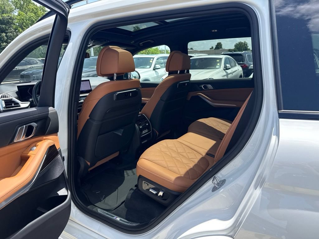 Certified 2024 BMW X7 xDrive40i w/ M Sport Package AWD/4WD image 19