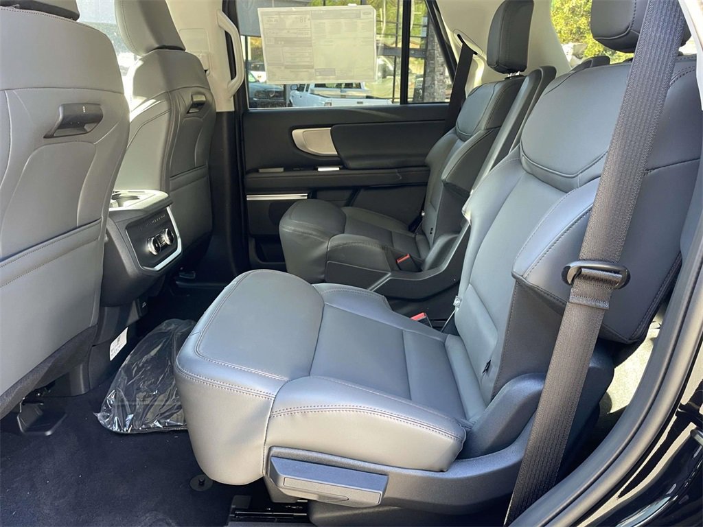 New 2025 Ford Expedition Active image 15