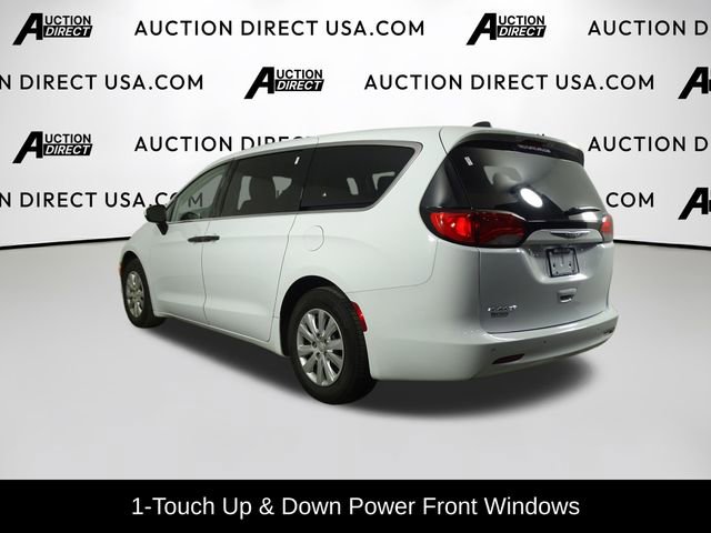 Used 2021 Chrysler Voyager L FWD image 5
