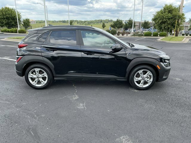 Used 2023 Hyundai Kona SEL AWD/4WD image 3