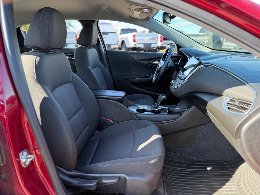 Used 2018 Chevrolet Malibu LT w/ Driver Confidence Package FWD image 12