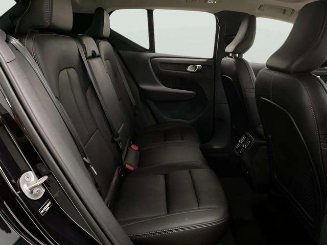 Used 2025 Volvo XC40 B5 Plus image 22