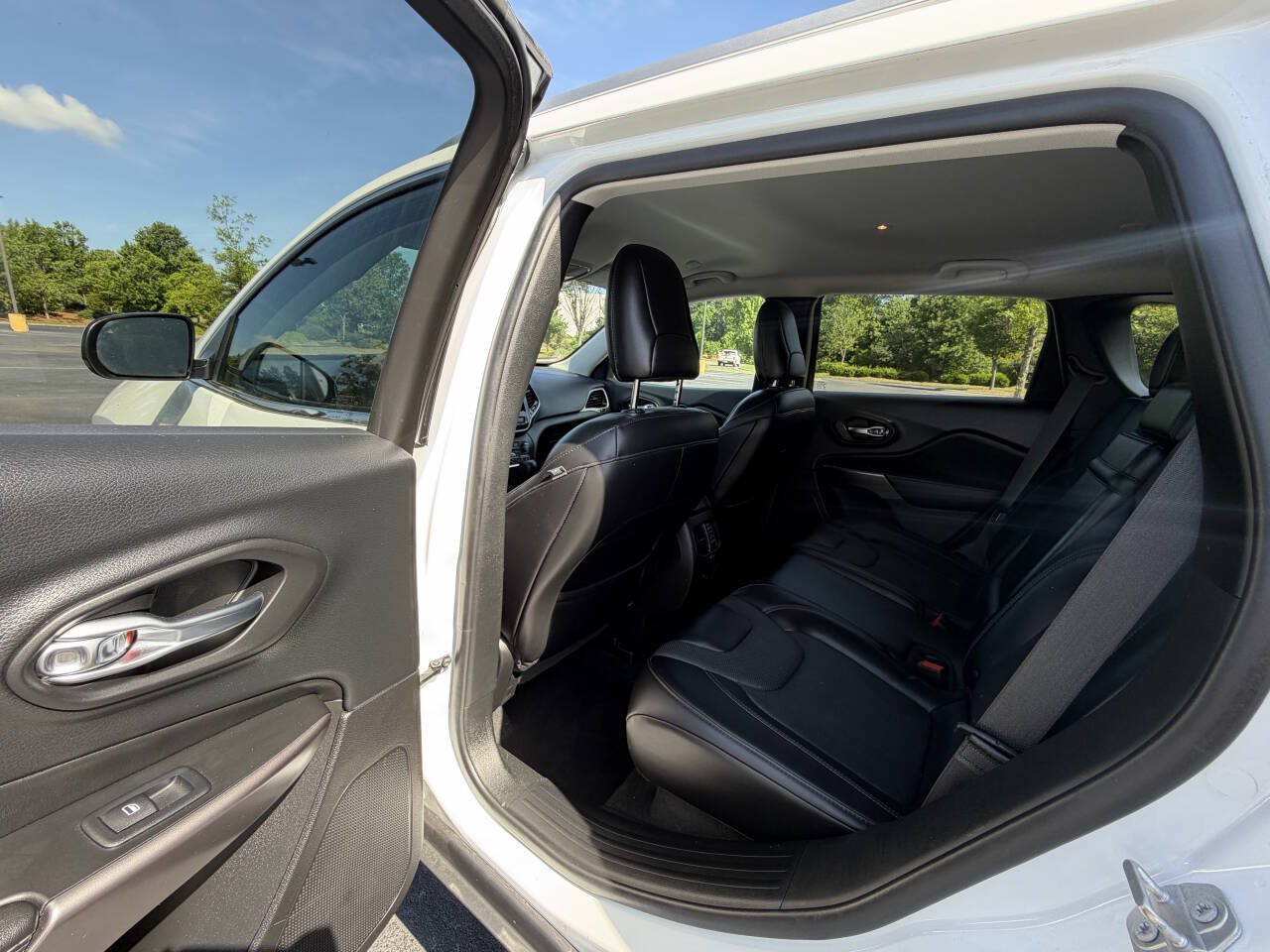 Used 2019 Jeep Cherokee Limited AWD/4WD image 13