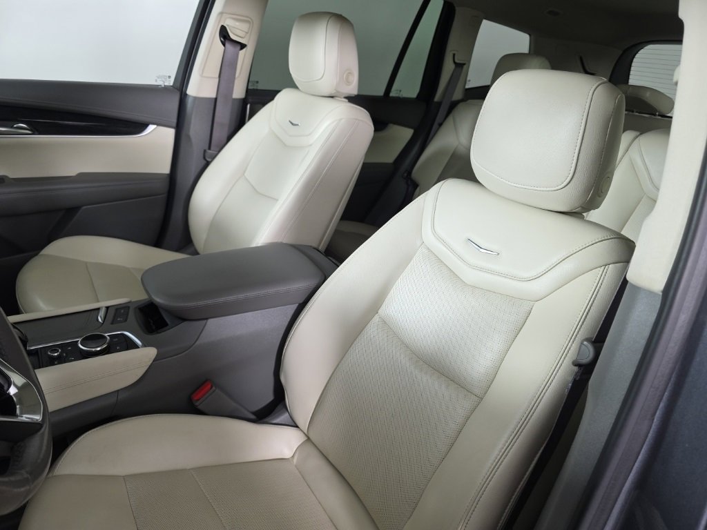 Used 2022 Cadillac XT6 Premium Luxury image 16