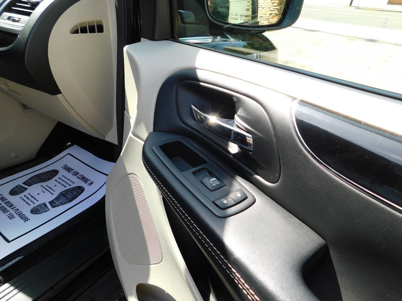 Used 2017 Dodge Grand Caravan SXT image 29
