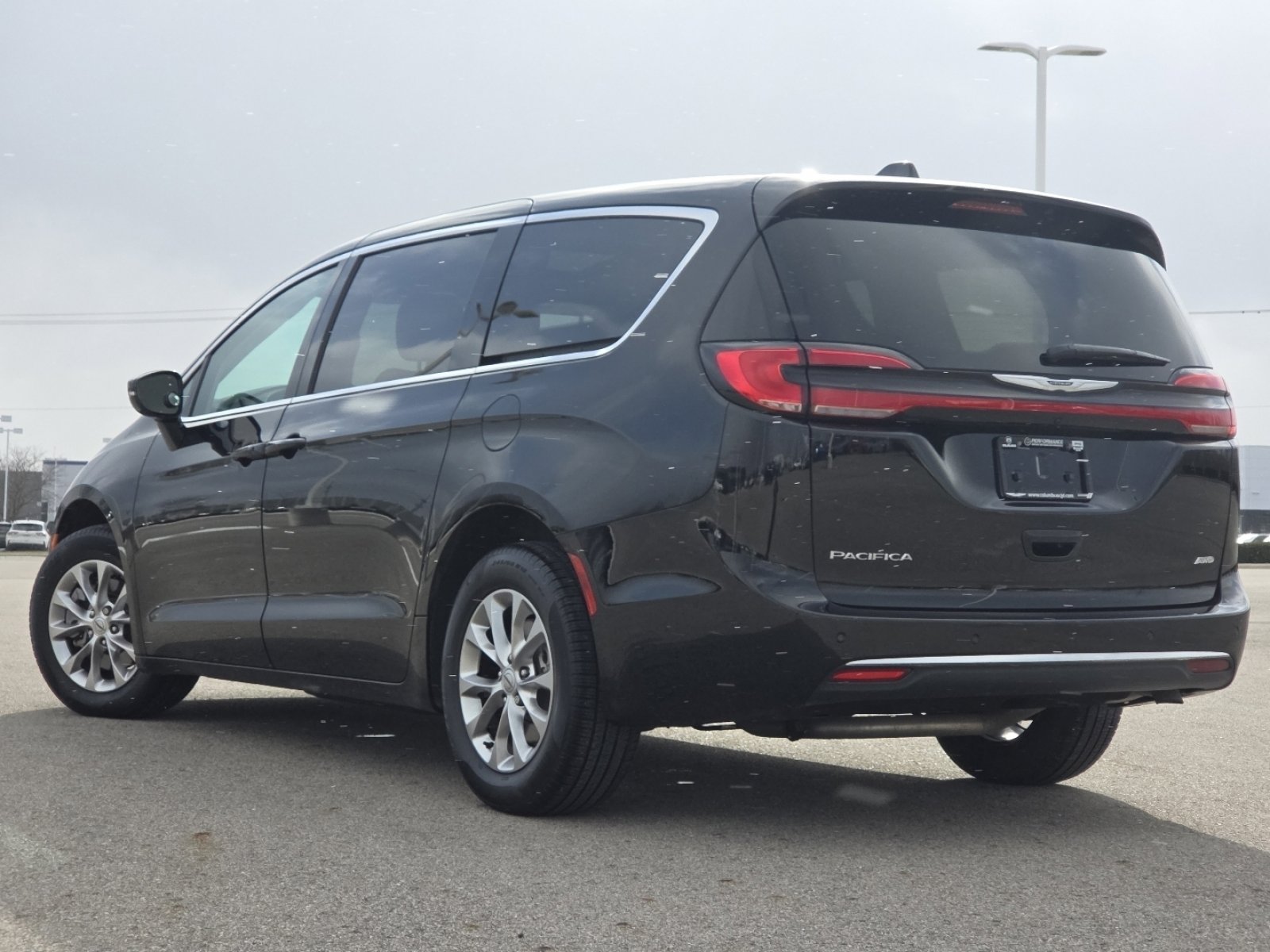 Used 2024 Chrysler Pacifica Touring-L image 15