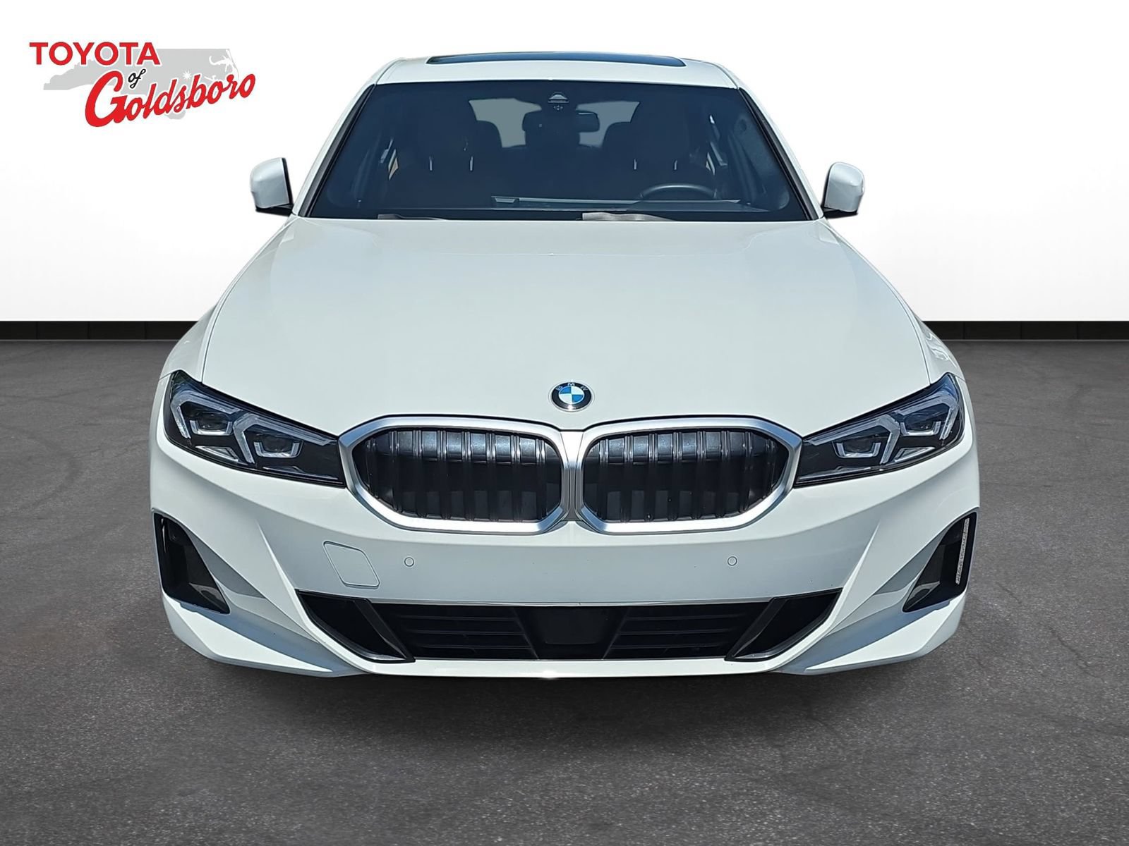 Used 2025 BMW 330i Sedan RWD image 2