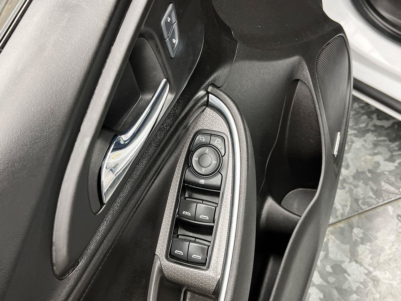 Used 2017 Chevrolet Malibu LT w/ Leather Package FWD image 7