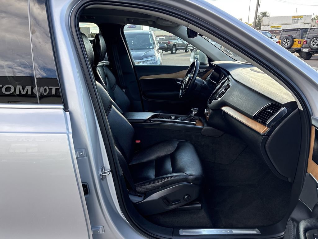 Used 2021 Volvo XC90 T6 Momentum w/ Advanced Package image 33