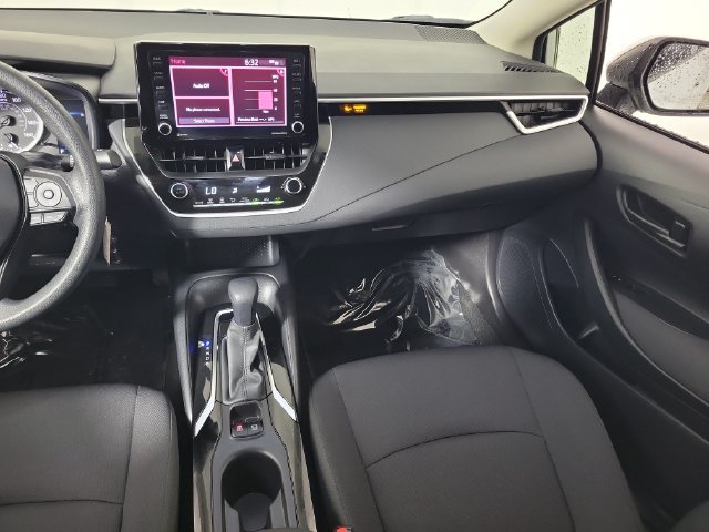 Used 2022 Toyota Corolla LE FWD image 16
