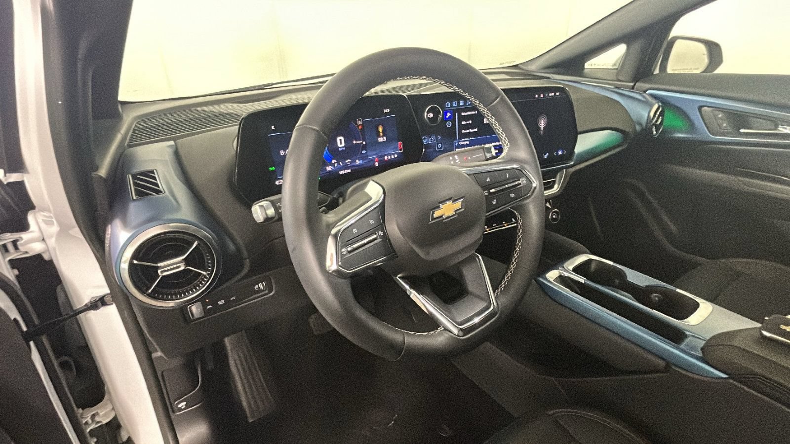Used 2024 Chevrolet Equinox EV LT w/ LPO, All-Weather Mat Package FWD image 14