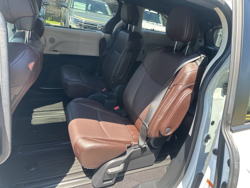 Used 2023 Toyota Sienna Platinum AWD/4WD image 62