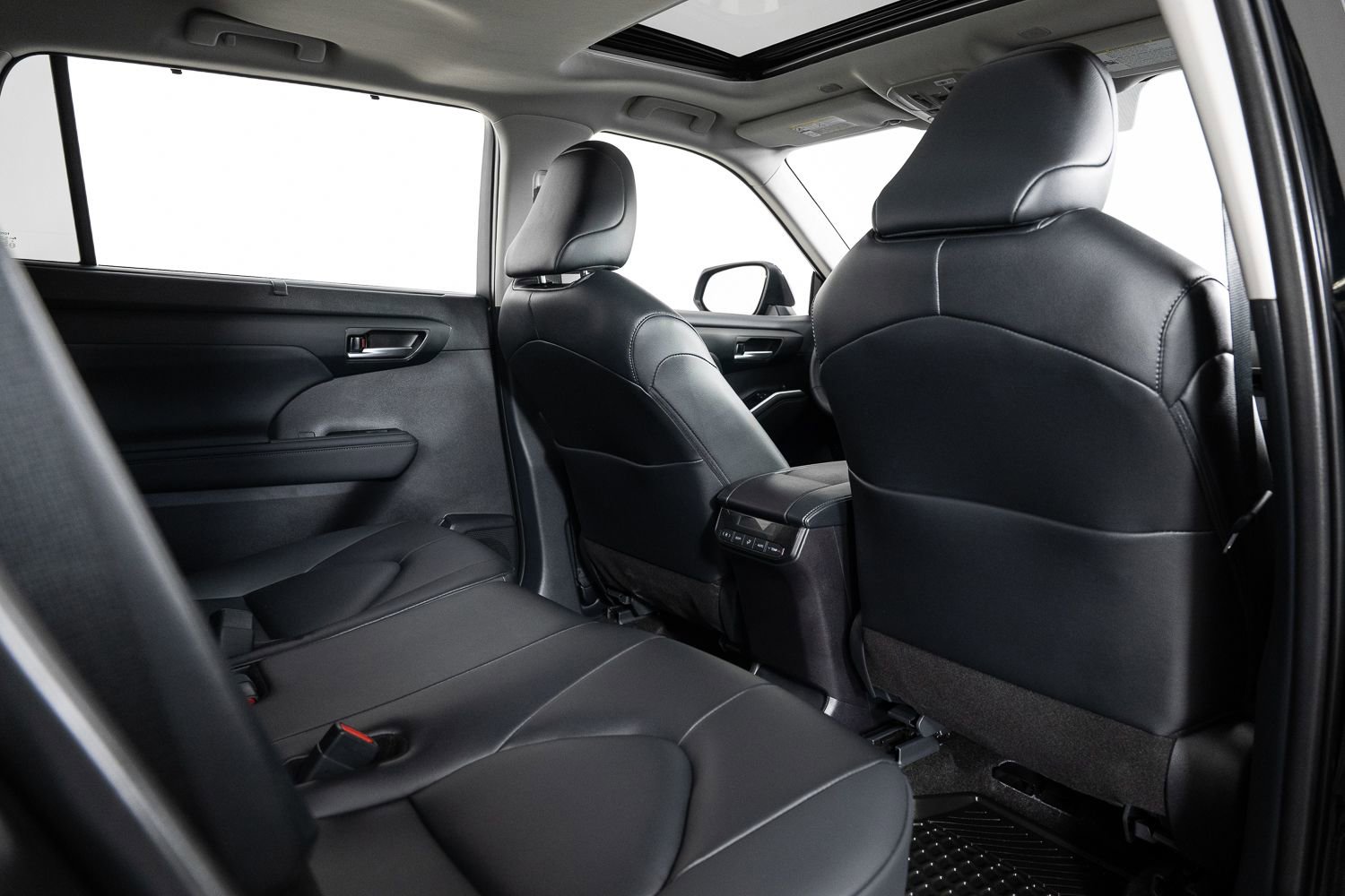 Used 2024 Toyota Highlander XLE image 24