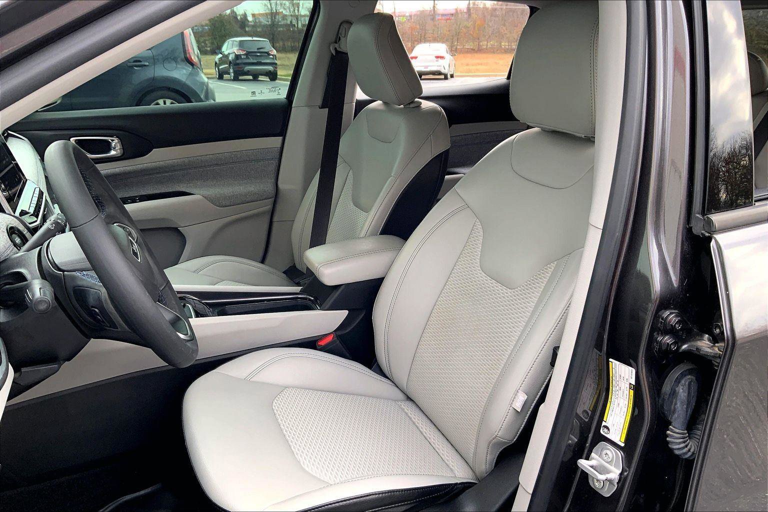 Used 2022 Jeep Compass Latitude image 23