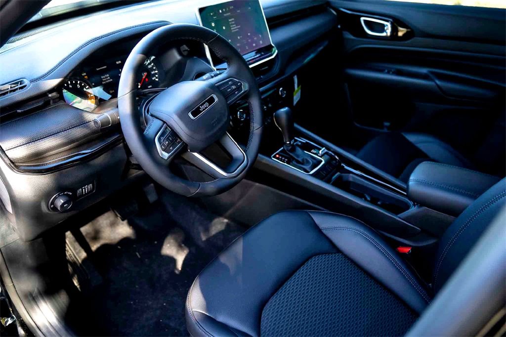 New 2026 Jeep Compass Latitude image 10