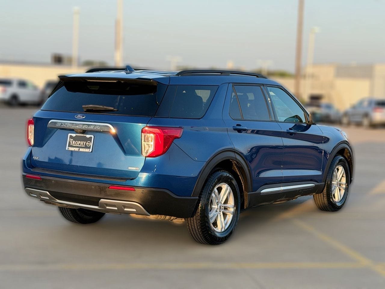 Used 2020 Ford Explorer XLT w/ Equipment Group 202A AWD/4WD image 7