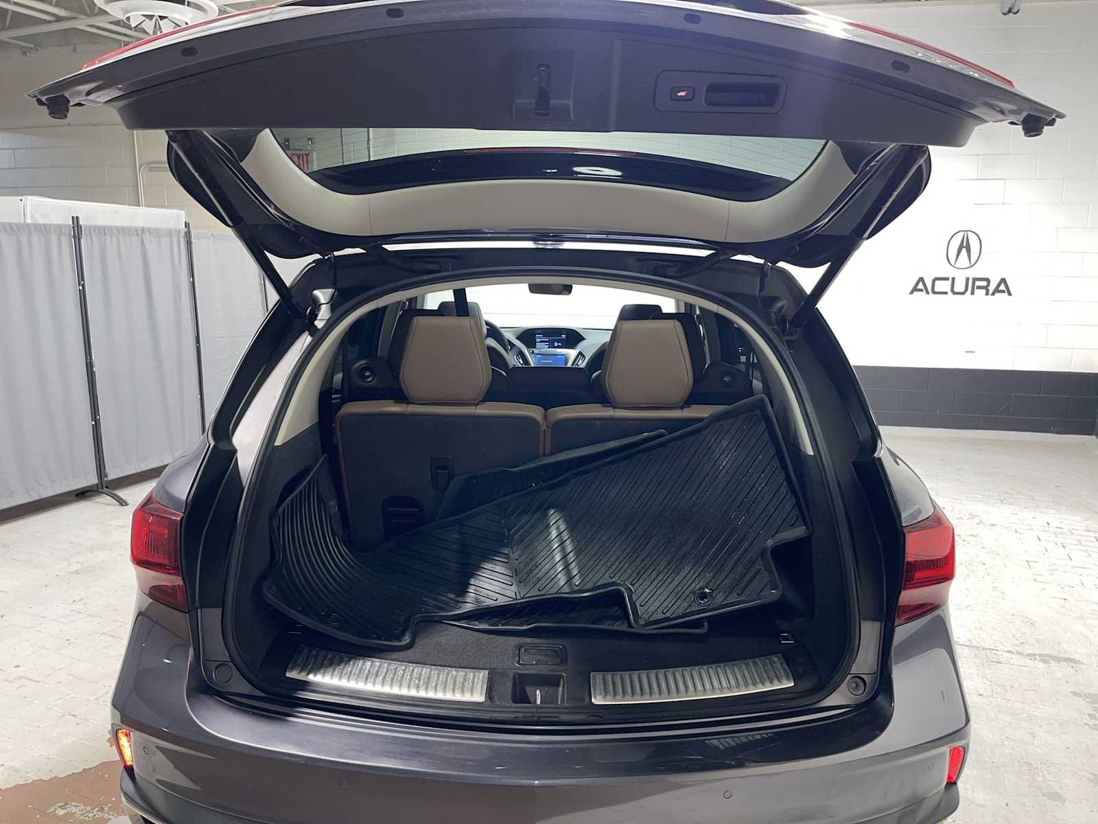Used 2019 Acura MDX w/ Technology Package AWD/4WD image 19
